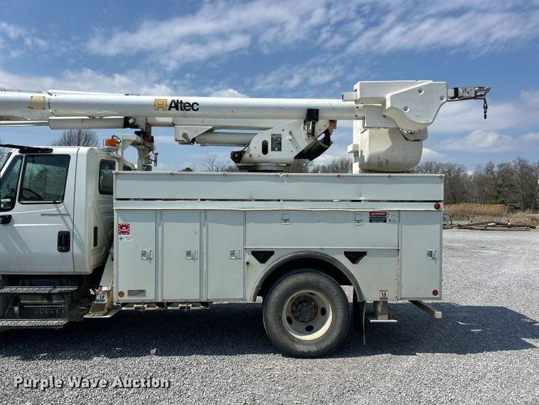 image for item FC5309 2005 International 4300 bucket truck
