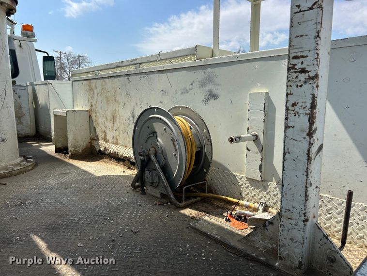 image for item FC5309 2005 International 4300 bucket truck