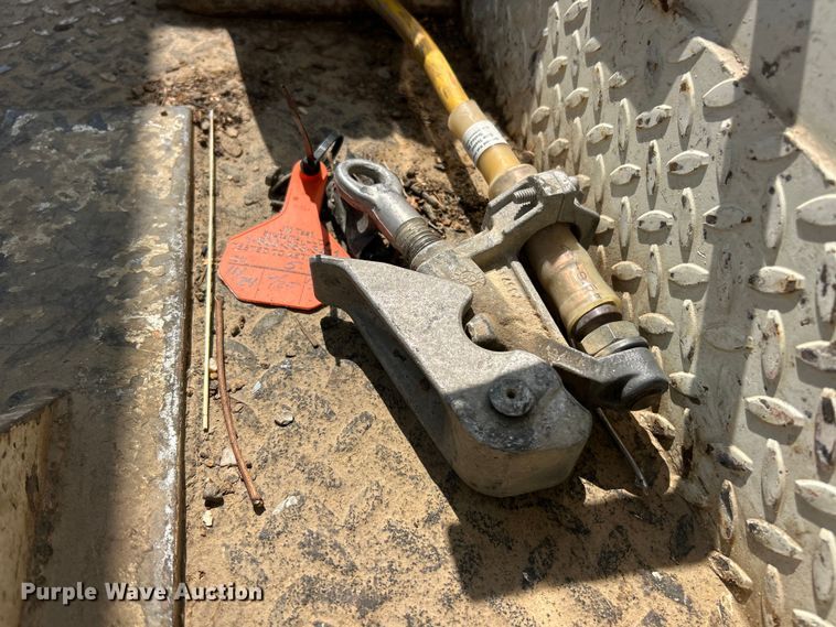 image for item FC5309 2005 International 4300 bucket truck