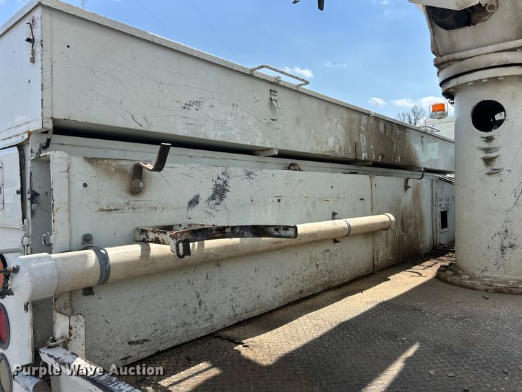 image for item FC5309 2005 International 4300 bucket truck