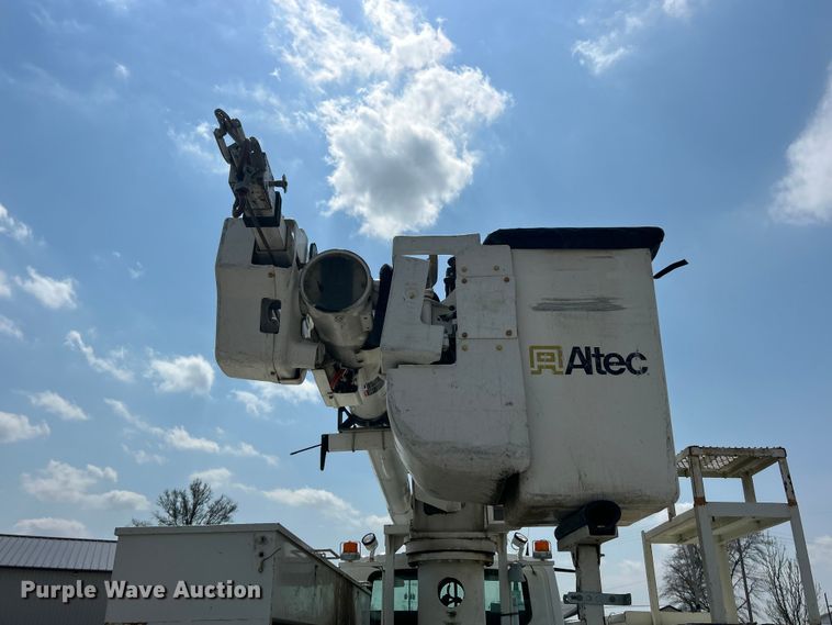 image for item FC5309 2005 International 4300 bucket truck