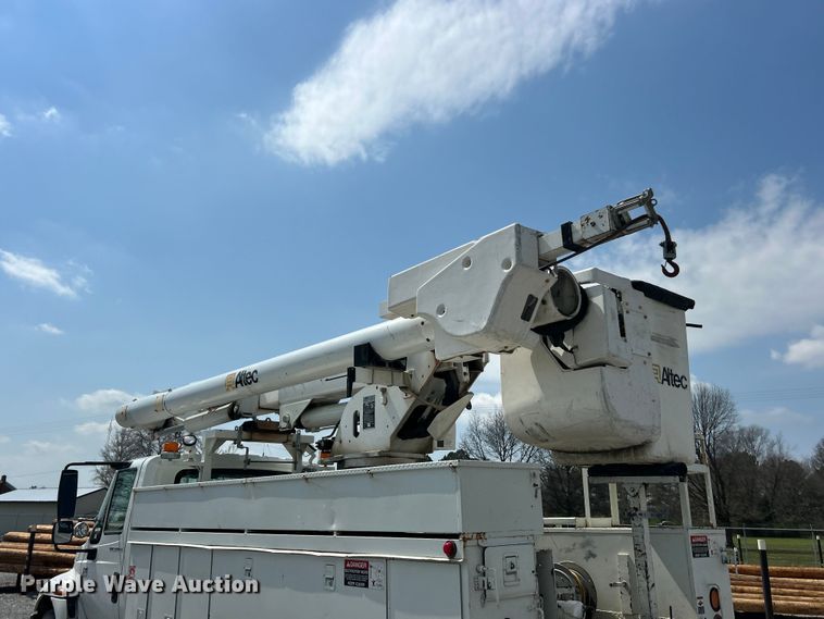 image for item FC5309 2005 International 4300 bucket truck