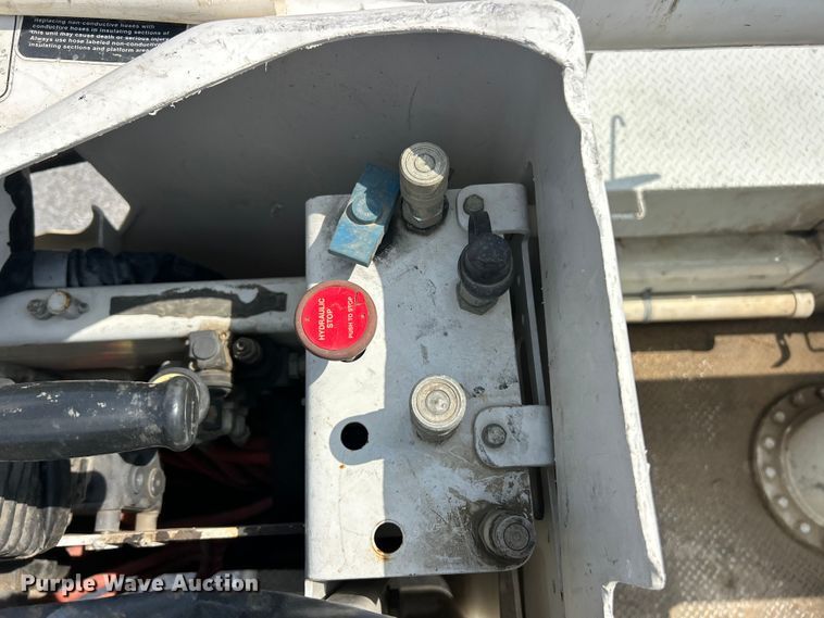 image for item FC5309 2005 International 4300 bucket truck