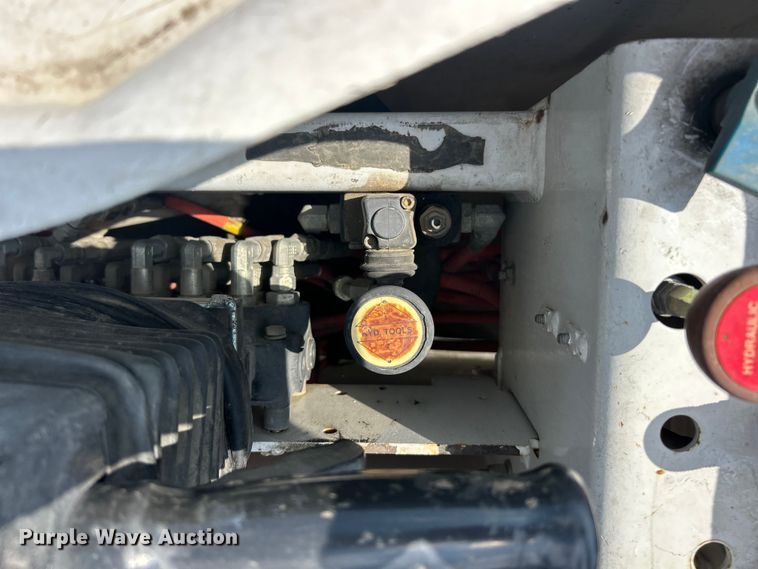 image for item FC5309 2005 International 4300 bucket truck