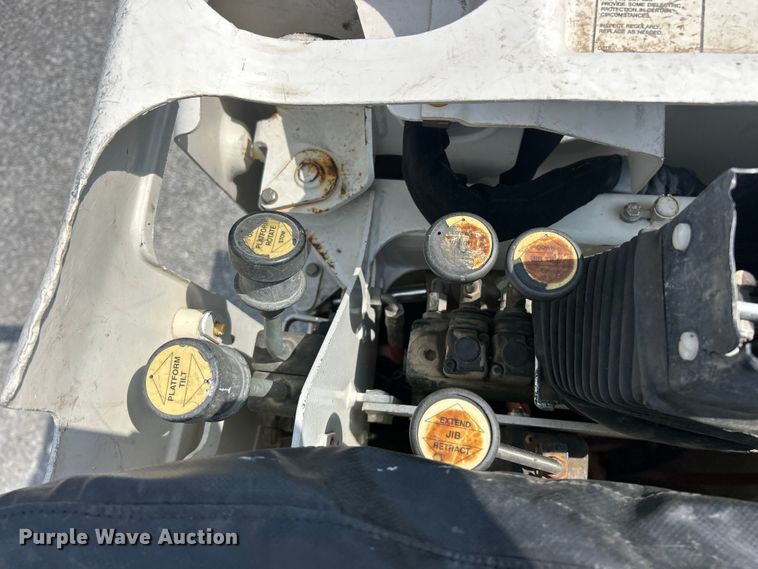 image for item FC5309 2005 International 4300 bucket truck