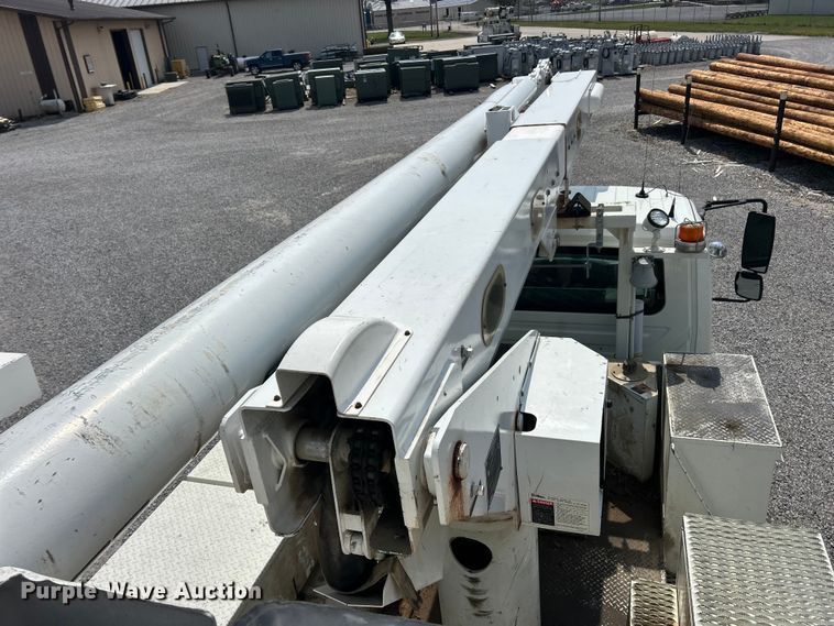 image for item FC5309 2005 International 4300 bucket truck