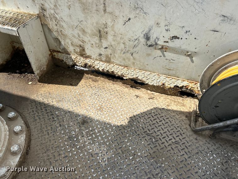 image for item FC5309 2005 International 4300 bucket truck