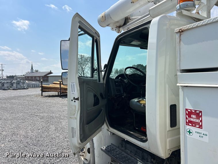 image for item FC5309 2005 International 4300 bucket truck