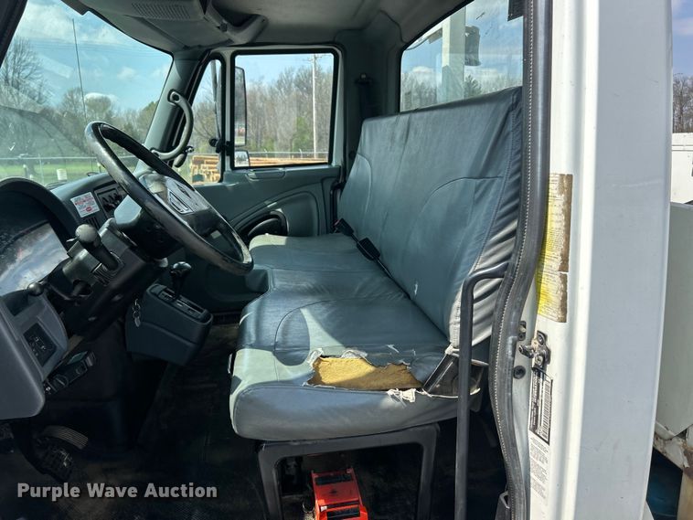 image for item FC5309 2005 International 4300 bucket truck