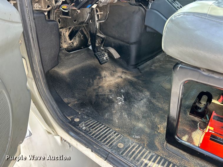 image for item FC5309 2005 International 4300 bucket truck