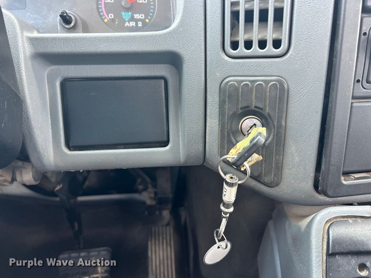 image for item FC5309 2005 International 4300 bucket truck