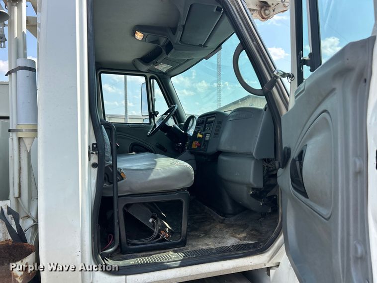 image for item FC5309 2005 International 4300 bucket truck