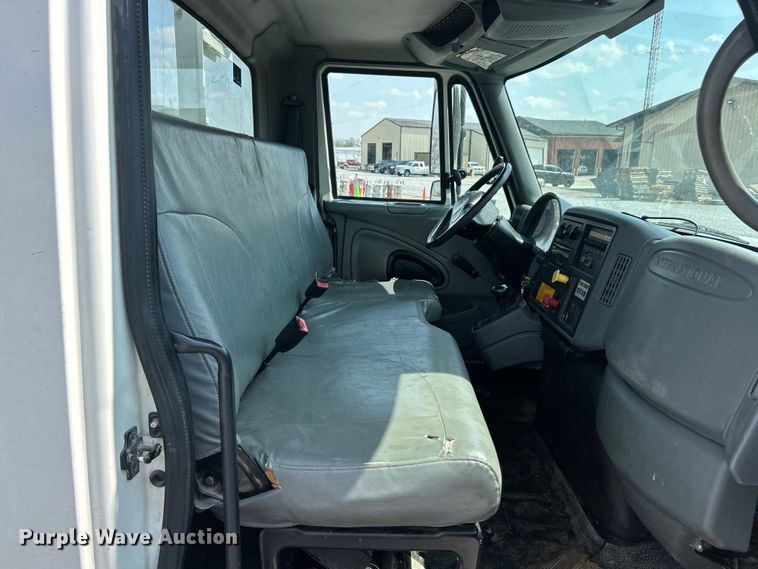 image for item FC5309 2005 International 4300 bucket truck