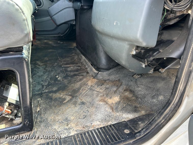 image for item FC5309 2005 International 4300 bucket truck