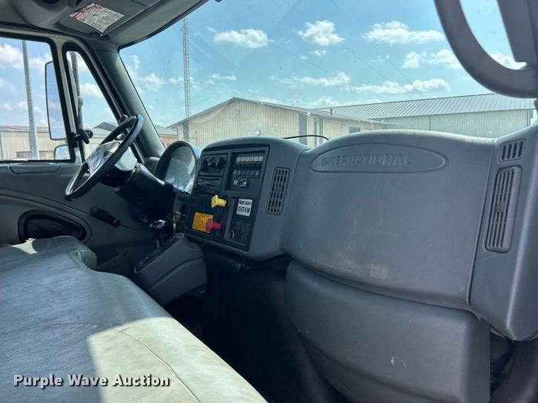 image for item FC5309 2005 International 4300 bucket truck