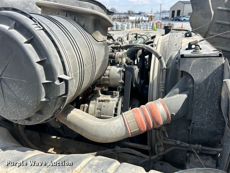 image for item FC5309 2005 International 4300 bucket truck