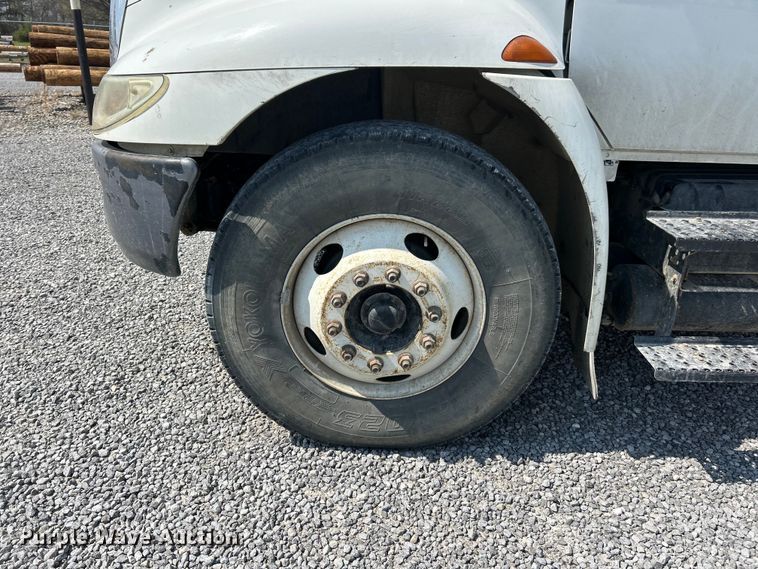 image for item FC5309 2005 International 4300 bucket truck