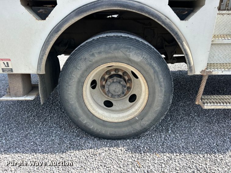 image for item FC5309 2005 International 4300 bucket truck