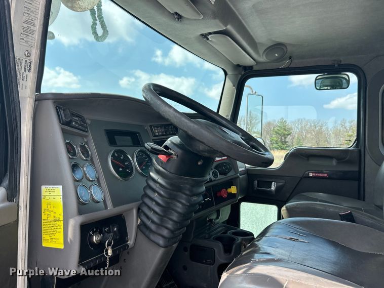 image for item FC5310 2016 Kenworth T370 digger derrick truck