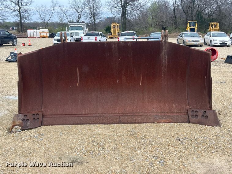 image for item FC5337 Komatsu 68 dozer blade