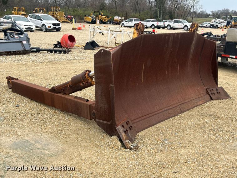 image for item FC5337 Komatsu 68 dozer blade