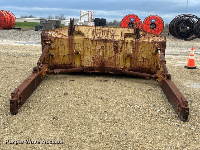 image for item FC5337 Komatsu 68 dozer blade