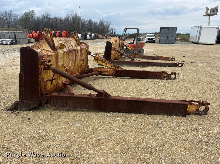 image for item FC5337 Komatsu 68 dozer blade