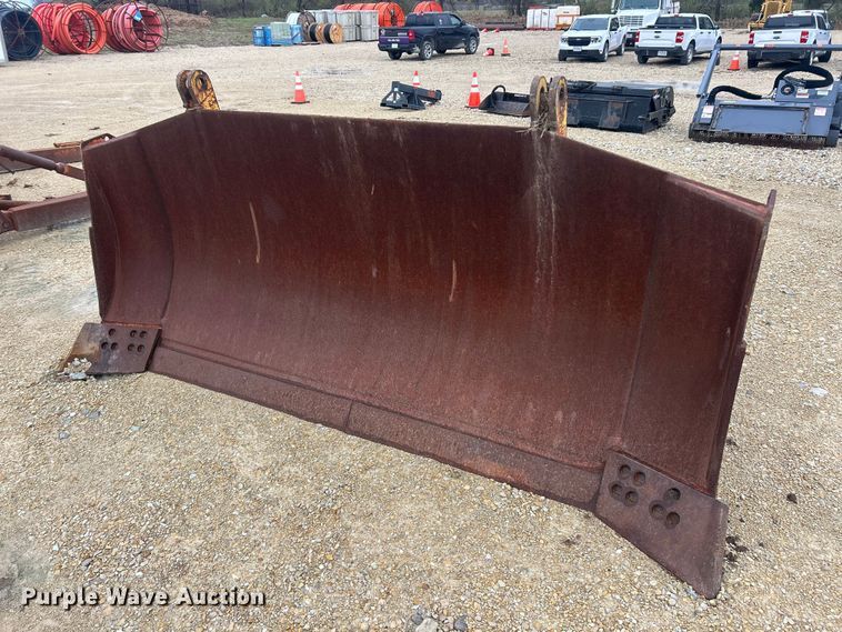 image for item FC5337 Komatsu 68 dozer blade