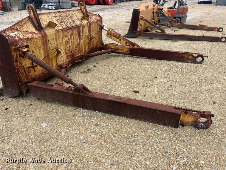 image for item FC5337 Komatsu 68 dozer blade