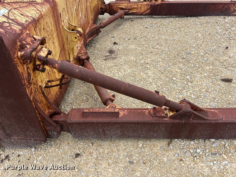 image for item FC5337 Komatsu 68 dozer blade