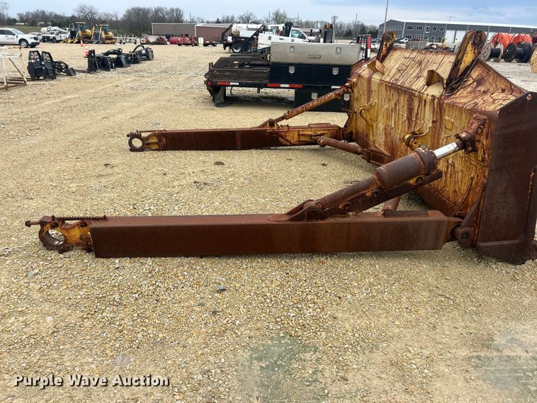 image for item FC5337 Komatsu 68 dozer blade