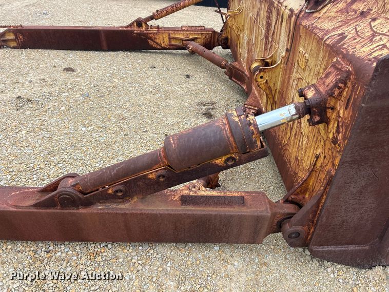 image for item FC5337 Komatsu 68 dozer blade