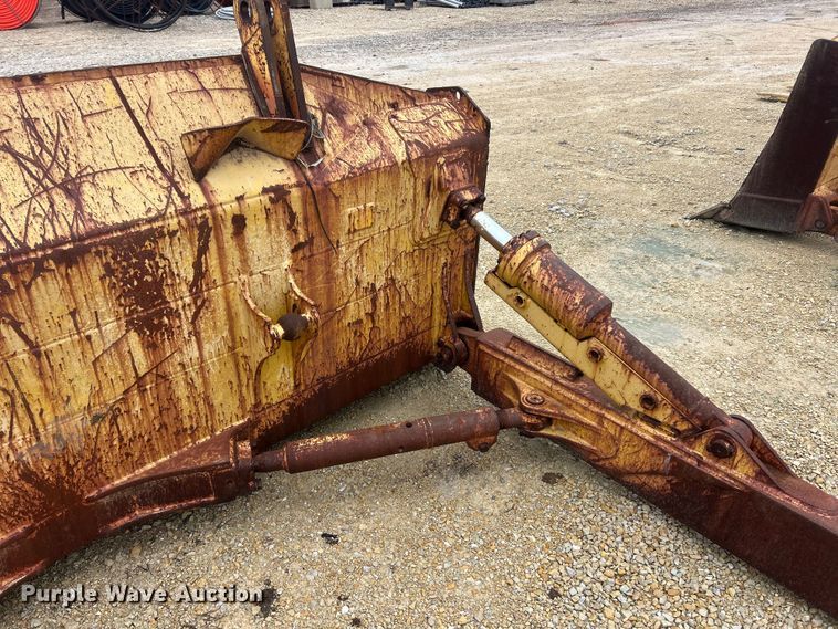 image for item FC5337 Komatsu 68 dozer blade