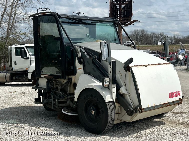 image for item FC5351 2011 Elgin Pelican NP street sweeper