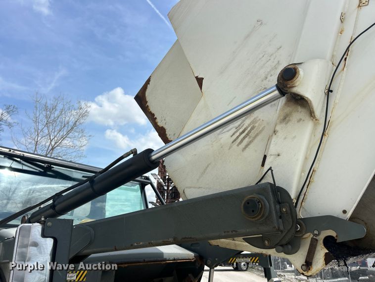 image for item FC5351 2011 Elgin Pelican NP street sweeper