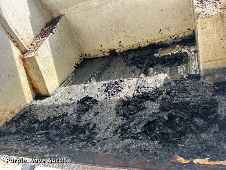 image for item FC5351 2011 Elgin Pelican NP street sweeper