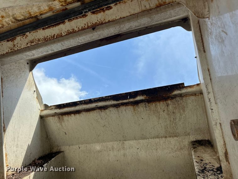 image for item FC5351 2011 Elgin Pelican NP street sweeper