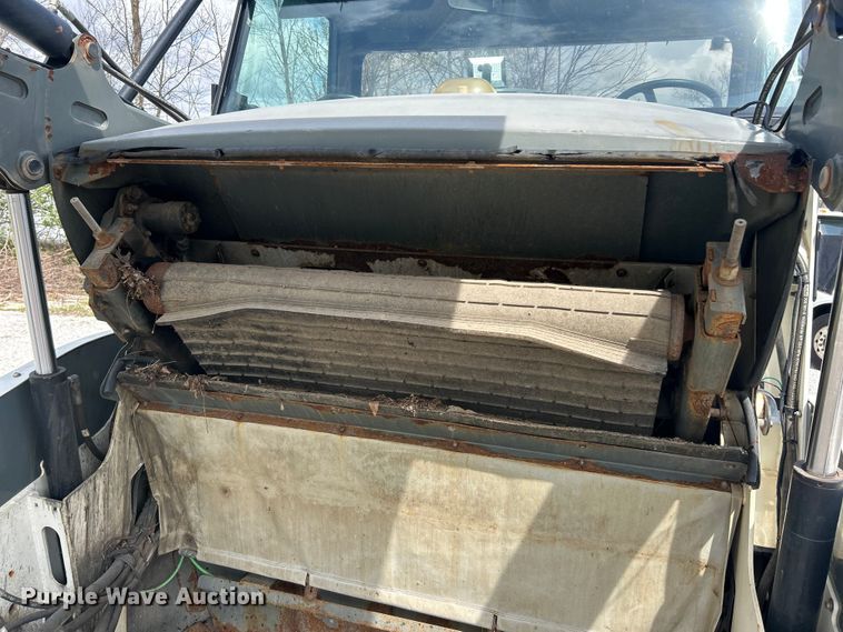 image for item FC5351 2011 Elgin Pelican NP street sweeper