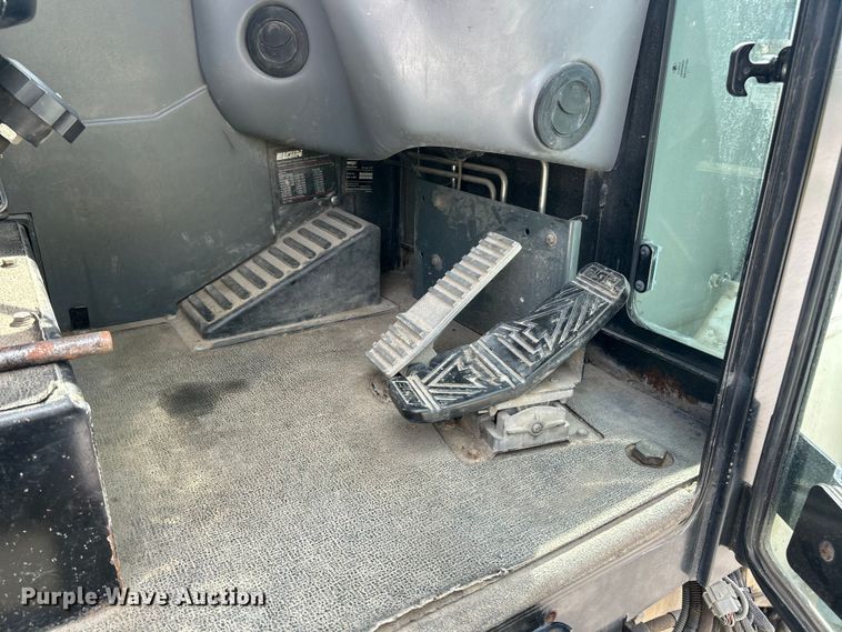 image for item FC5351 2011 Elgin Pelican NP street sweeper