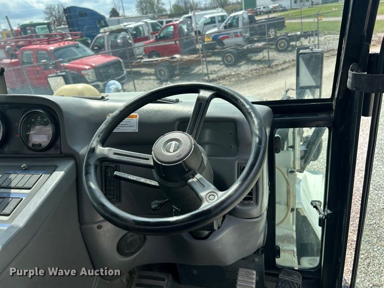 image for item FC5351 2011 Elgin Pelican NP street sweeper