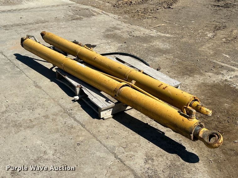 image for item FC5355 (2) dump bed lift cylinders 
