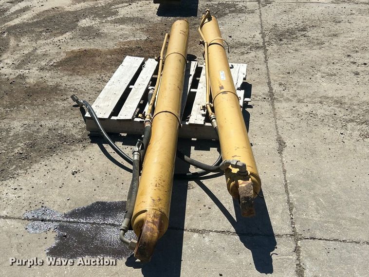image for item FC5355 (2) dump bed lift cylinders 