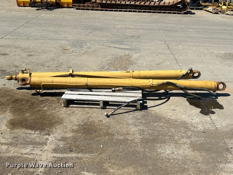 image for item FC5355 (2) dump bed lift cylinders 
