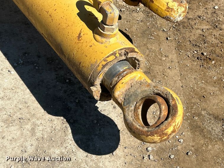 image for item FC5355 (2) dump bed lift cylinders 