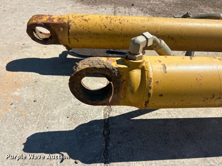 image for item FC5355 (2) dump bed lift cylinders 