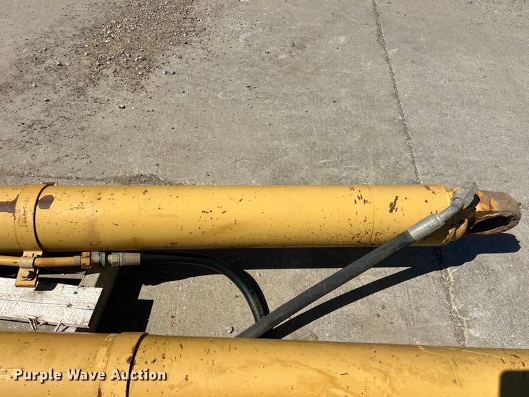 image for item FC5355 (2) dump bed lift cylinders 