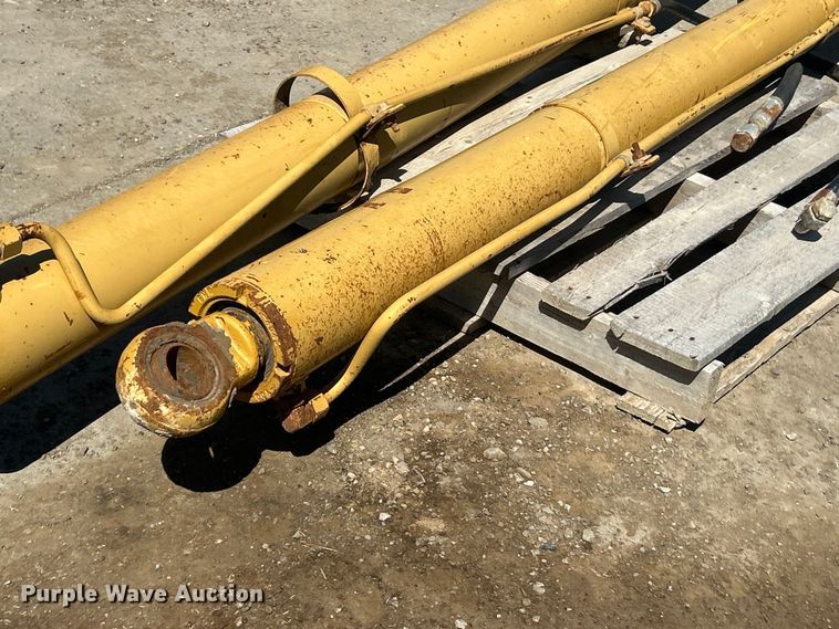 image for item FC5355 (2) dump bed lift cylinders 