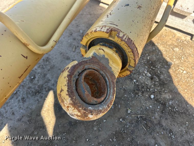 image for item FC5355 (2) dump bed lift cylinders 