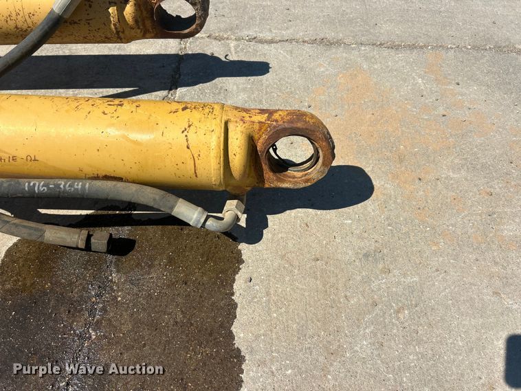 image for item FC5355 (2) dump bed lift cylinders 