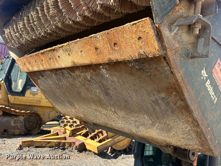 image for item FC5360 2015 Bobcat 72 Sweeper skid steer sweeper